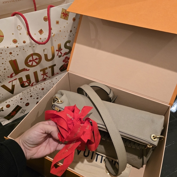 Louis Vuitton BRAND NEW Authentic Maida Beige Handbag - Picture 16 of 16